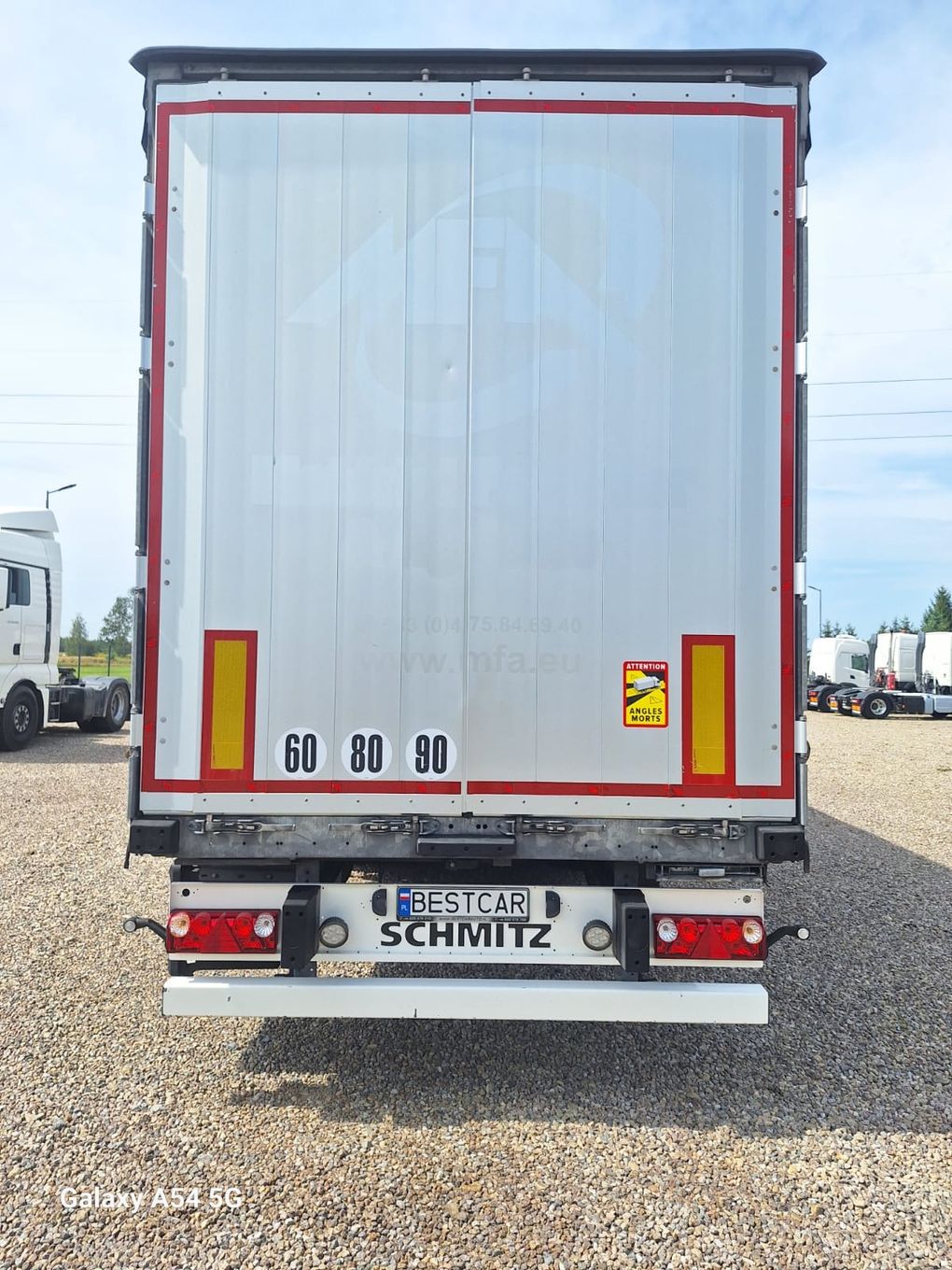 Schmitz-cargobull VARIOS/ Poszerzane słupki BDE/ Mało używana