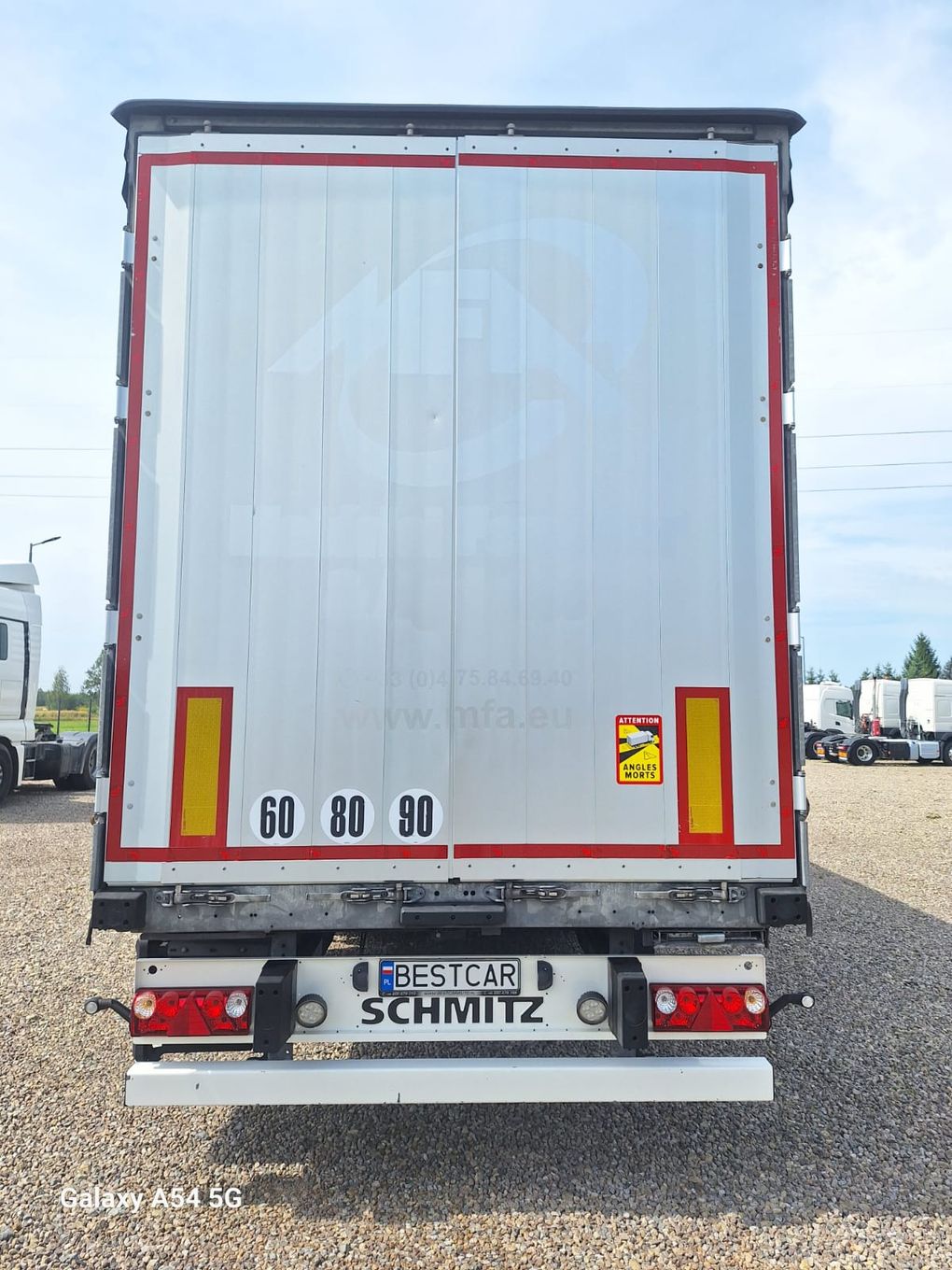 Schmitz-cargobull VARIOS/ Poszerzane słupki BDE/ Mało używana