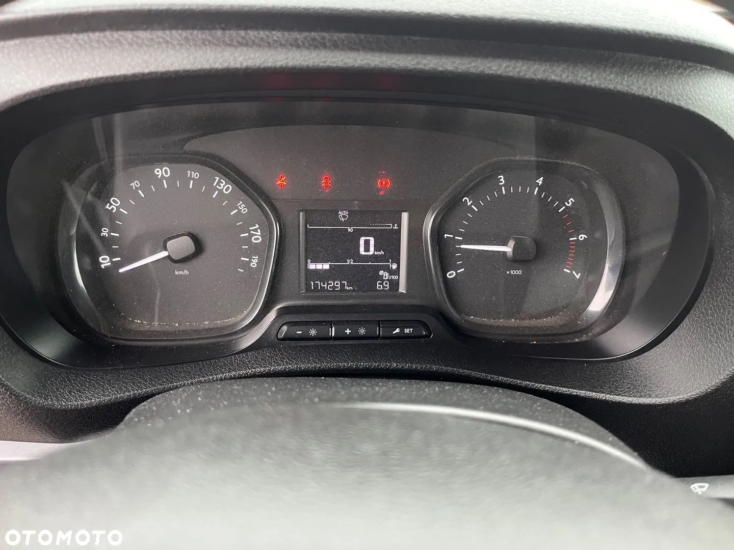 Peugeot EXPERT / Euro 6 / 2018 / Import Francja